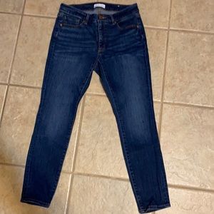 Never worn size 6/ 28 loft jeans